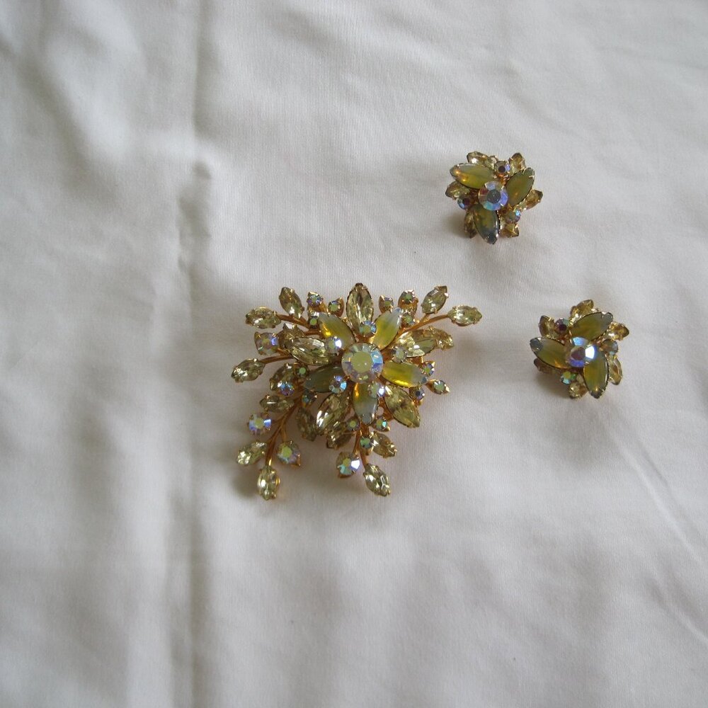 VTG Beau Jewels Yellow Aurora Borealis Ladies Brooch & Matching Clip Earrings
